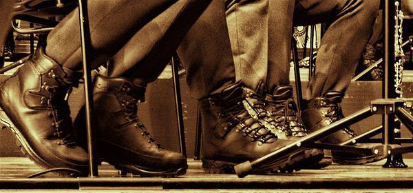 wysokie buty wojskowe